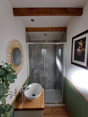 Ferienhütte | Badezimmer | Dusche, Handtücher