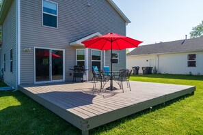 Outdoor dining - Carter's Cottage (South Haven)