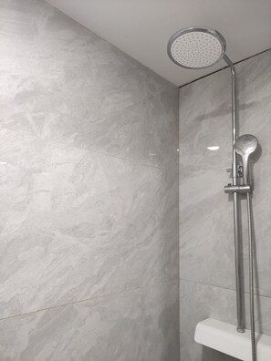 Apartment (Apartments Andrea - Three Bedroom Apa) | Bathroom | Shower, towels - Apartments Andrea (Split)