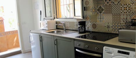 Microondas, horno y parrilla de estufa
