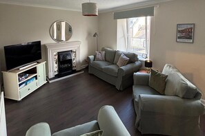 TV, fireplace