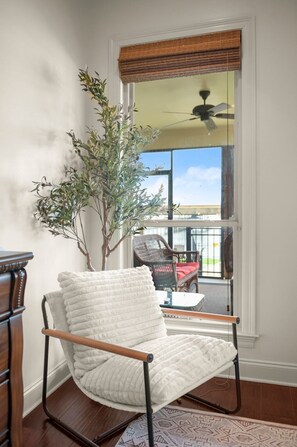 TV, fireplace, offices