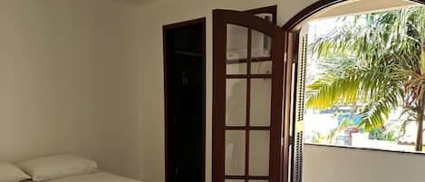 Camera Basic con letto matrimoniale o 2 letti singoli | Postazione laptop, ferro/asse da stiro, Wi-Fi gratuito