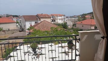 ์ํํธ (Apartments Paula - Superior One Bedro) | ํ
๋ผ์ค/ํํฐ์ค