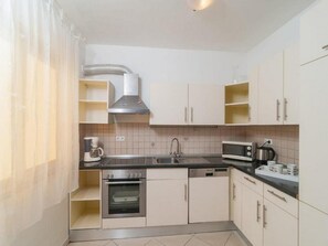 公寓 (Apartment Stipic Omis - Three Bedroom) | 私人廚房 | 雪櫃