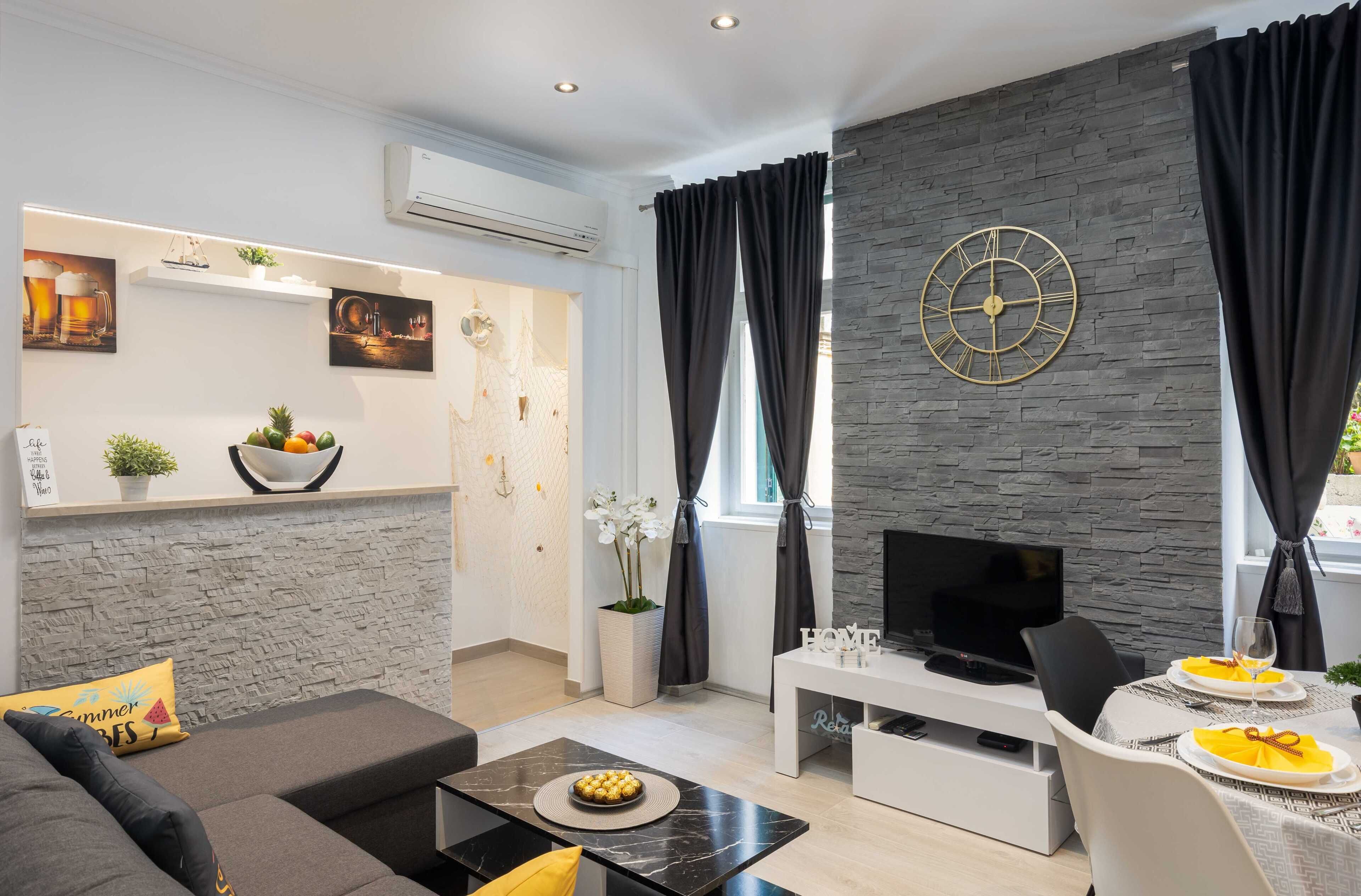 Apartment (One Bedroom Apartment with Terrace) | Wohnzimmer