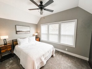 4 bedrooms, desk, iron/ironing board, WiFi