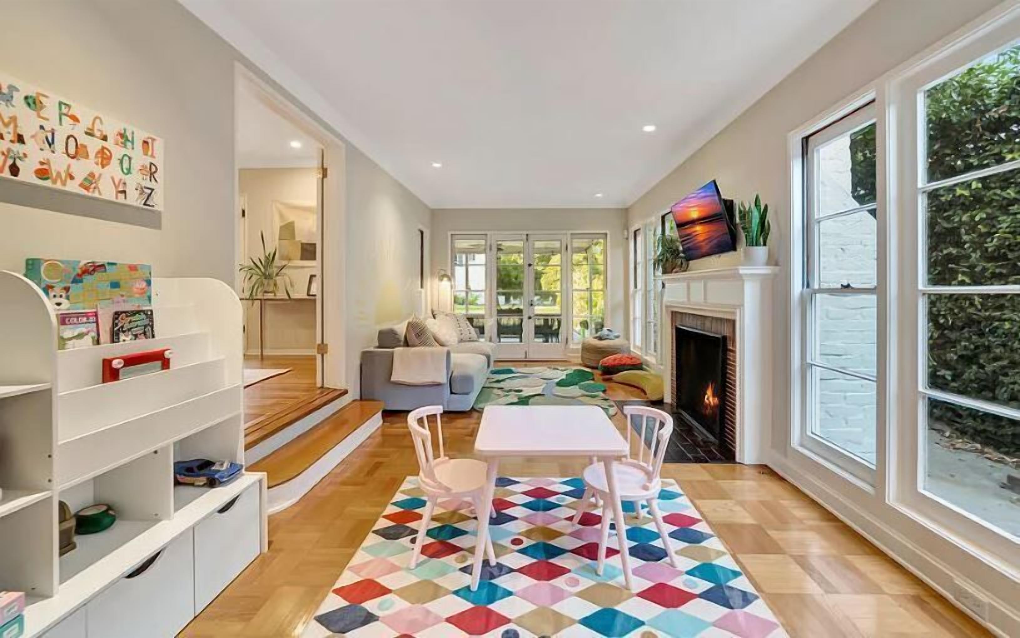 Large & Light-filled Pool Home - Pasadena, CA