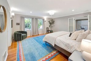 4 makuuhuonetta, työpöytä, silitysrauta/-lauta, Wi-Fi