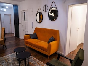 Apartment (Two Bedroom Apartment) | Living room | 32-inch flat-screen TV with cable channels - Urban Luxury Apartment Zagreb (Zagreb)