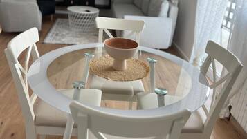 Departamento (One Bedroom Apartment) | Comedor