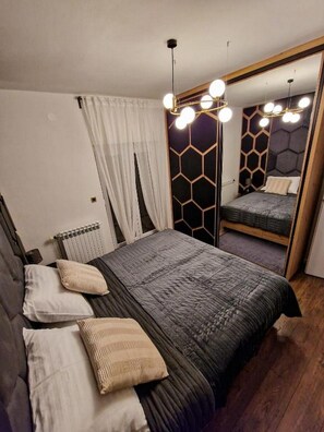 Apartment (Two Bedroom Apartment) | 2 bedrooms, cots/infant beds, free WiFi