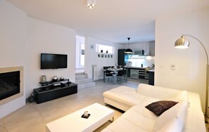 Villa (Three Bedroom Villa with Swimming Poo) | Living room | 32-inch flat-screen TV with cable channels - Villa Gea (Barban)