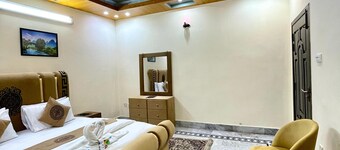 Sapphire Inn