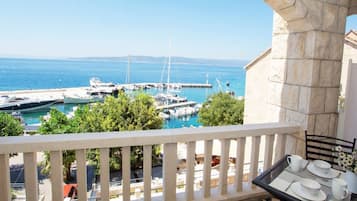 Studio (uperior Studio Apartment with Sea Vie) | Terrace/patio