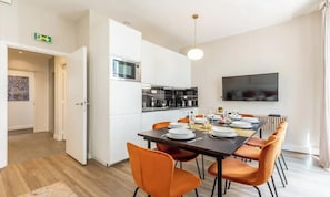 Dining - ELEGAN PARISIAN APARTMENT-LUXURY,COMFORT & SPECTACULAR VIEWS AWAIT– RUE MONSIGNY (Paris)