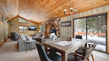 House, Multiple Beds, Kitchen, Mountain View (Tahoe Forest Chalet) | Interior