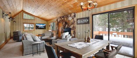 Hus, flere senger, kjøkken, fjellutsikt (Tahoe Forest Chalet) | Innvendig