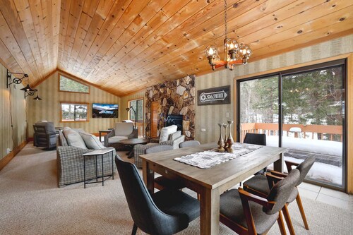 Tahoe Forest Chalet 3BR House w/ Mountain Views
