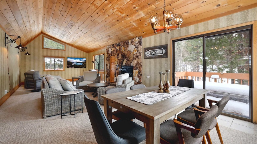 Tahoe Forest Chalet 3BR House w/ Mountain Views