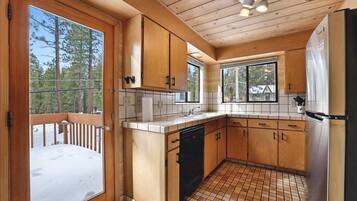 House, Multiple Beds, Kitchen, Mountain View (Tahoe Forest Chalet) | Private kitchen | Fridge, microwave, oven, stovetop