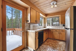 House, Multiple Beds, Balcony, Mountain View (Tahoe Forest Chalet) | Private kitchen | Fridge, microwave, oven, stovetop