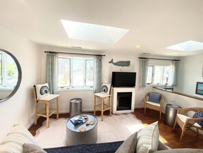 Smart-TV, Kamin, Tischtennisplatte