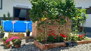 House (Three Bedroom Holiday Home with Swimm) | Outdoor pool