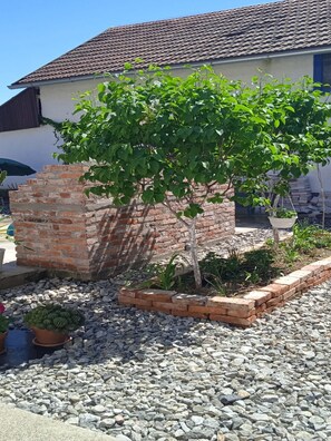 House (Three Bedroom Holiday Home with Swimm) | Garden - Holiday Home Kim (Plaski)