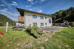 Front of property - Haus Joan - Apartments (Saalbach-Hinterglemm)