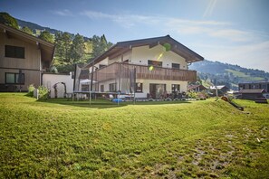 Front of property - Haus Joan - Apartments (Saalbach-Hinterglemm)