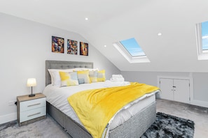 4 bedrooms, desk, iron/ironing board, free WiFi