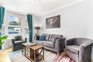 Smart-TV, Bücher, Arbeitsbereiche