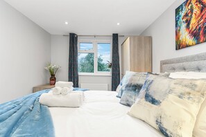 4 habitaciones, escritorio, tabla de planchar con plancha y wifi gratis