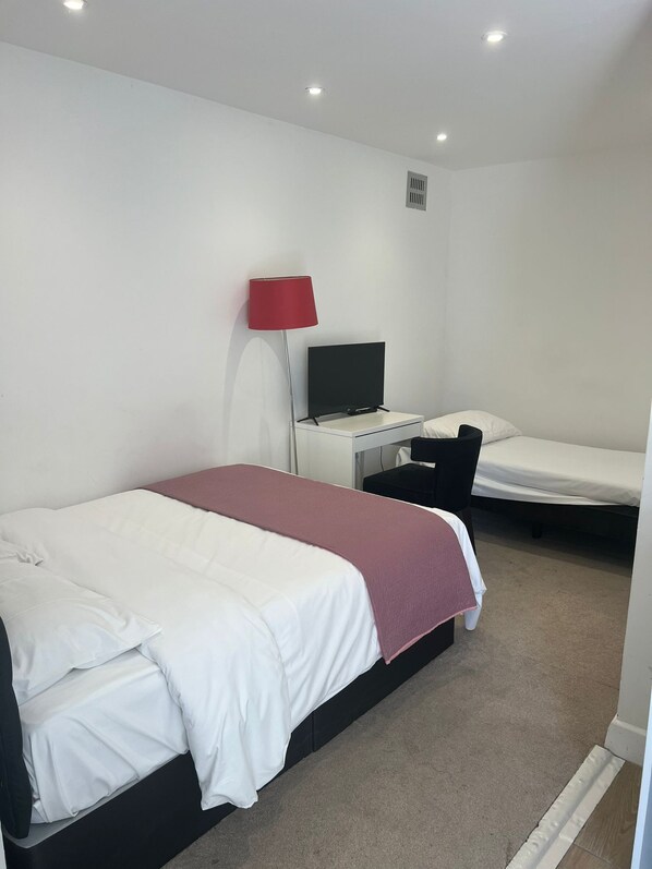 Studio | Free WiFi, bed sheets - Redbridge Studio Retreat (Ilford)