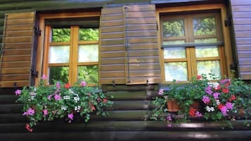 House (Three Bedroom Holiday Home with Swimm) | Exterior