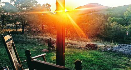 Mountainside cabin in Medicine Park-stunning views-borders Ft. Sill-Sleeps 16
