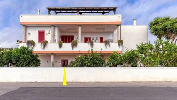 Apartment, 1 Bedroom | Front of property