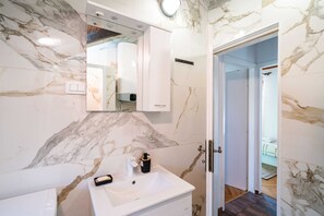 Apartment (One Bedroom Apartment with Terrace) | Bathroom | Shower, towels - Apartment Dorica (Dubrovnik)