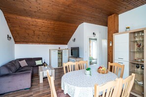 Lägenhet (One Bedroom Apartment with Terrace) | Matsal