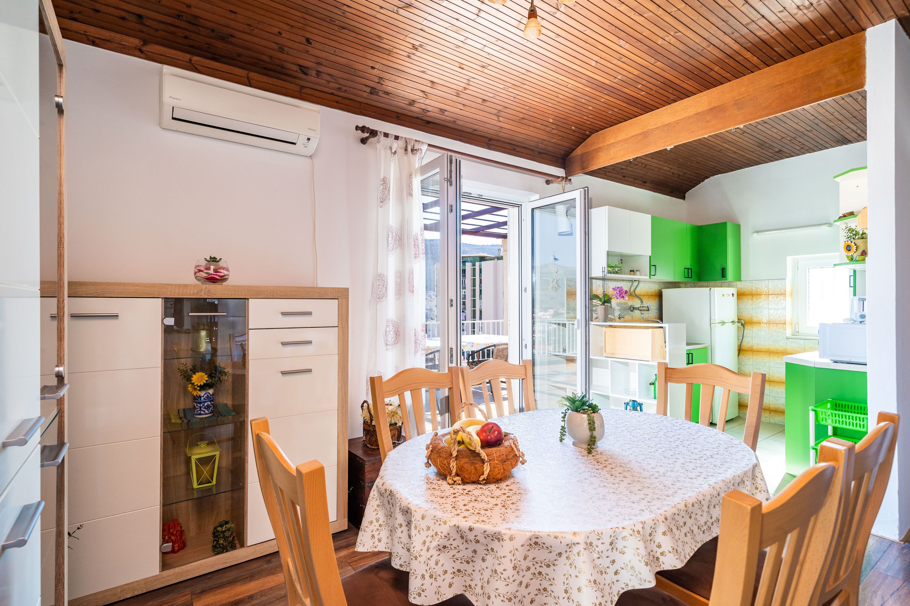 Căn hộ (One Bedroom Apartment with Terrace) | Phòng ăn