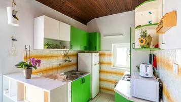 Apartment (One Bedroom Apartment with Terrace) | Private kitchen | Fridge