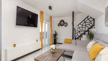 Villa (Four Bedroom Villa with Swimming Pool) | Sala de estar | Tenis de mesa