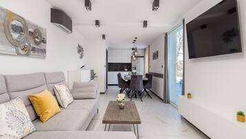 Villa (Four Bedroom Villa with Swimming Pool) | Sala de estar | Tenis de mesa