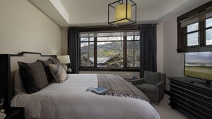 5 slaapkamers, een bureau, een strijkplank/strijkijzer, wifi
