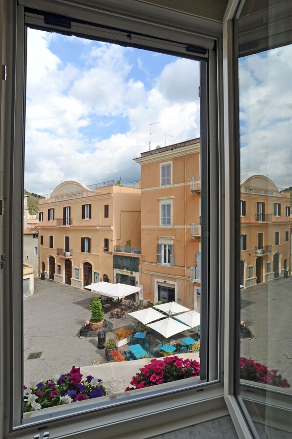 City view - Mom Apartment Rooms&Suites (Tivoli)