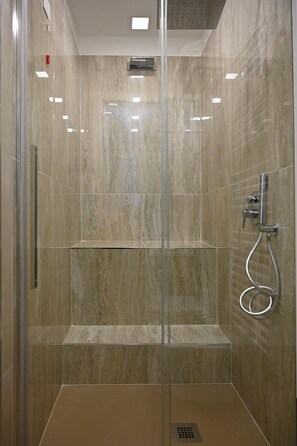 Superior Suite | Bathroom