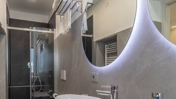 Classic Suite, City View | Bathroom | Shower, rainfall showerhead, designer toiletries, hair dryer