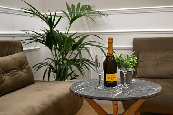 Superior Suite | Living area - Mom Apartment Rooms&Suites (Tivoli)