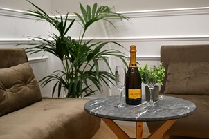 Superior Suite | Living area | 43-inch Smart TV with satellite channels, printers